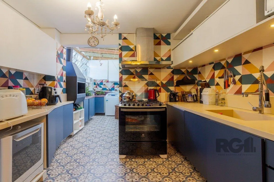 Imagem Casa em condomínio, 3 quartos, 1 suite, lareira, churrasqueira, 1 vaga - Bairro Tristeza