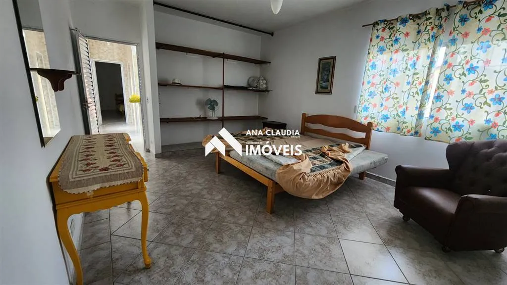 Imagem Casa a venda em Mongaguá, lote inteiro