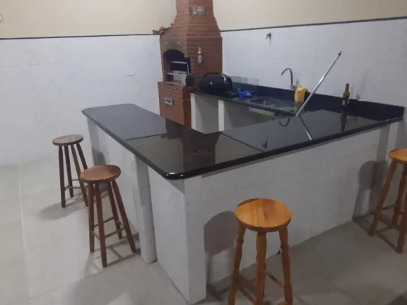 Imagem CASA COM 4 QUARTOS E 2 SUÍTES EM GUARAPARI-ES