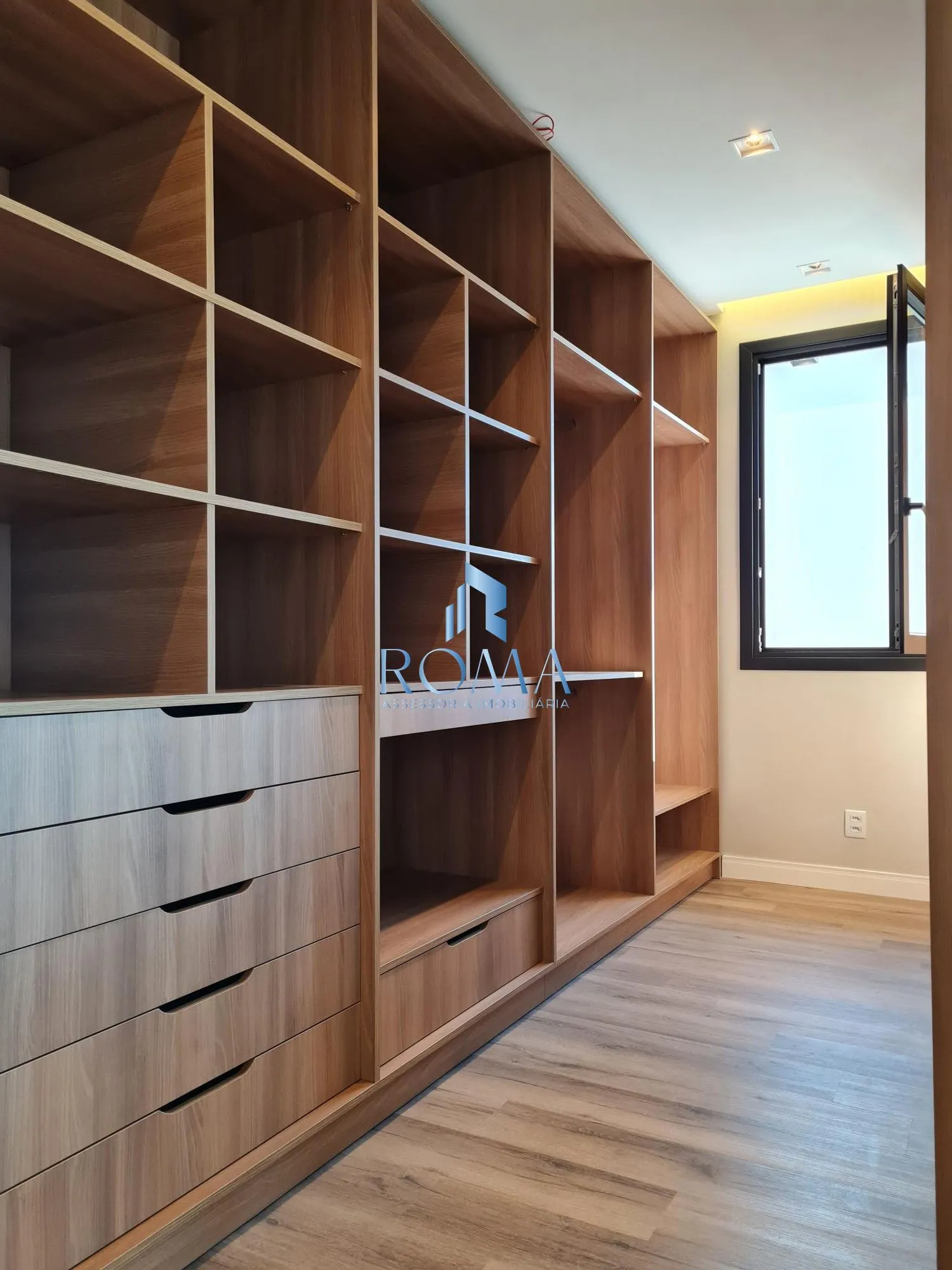 Imagem Casa de Alto Padrão no Condomínio Viareggio | 4 Suítes em Camobi, Santa Maria