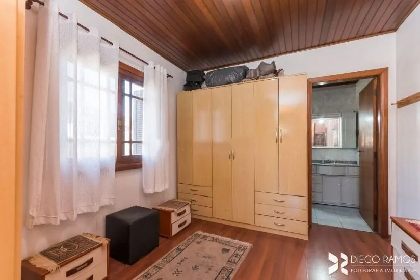 Imagem Casa para Venda - 190m², 4 dormitórios, sendo 1 suites, 2 vagas - Partenon