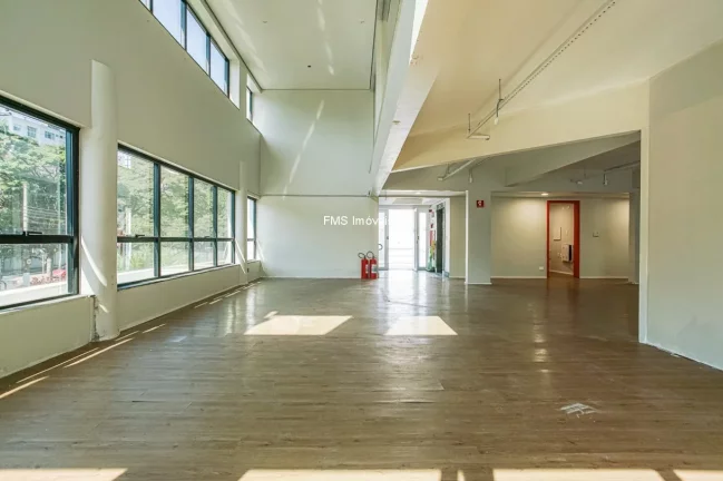 Imagem Imponente Edifício Comercial em Perdizes, São Paulo: 11 Banheiros, 17 Vagas de Garagem, 1.067m² - Venda ou Locação!