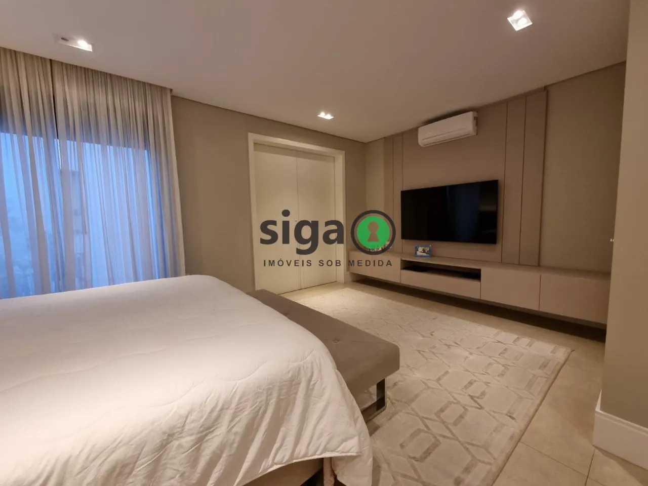 Imagem JARDIM PAULISTA: CASA COM 4 SUÍTES - 4 VAGAS - 415M²