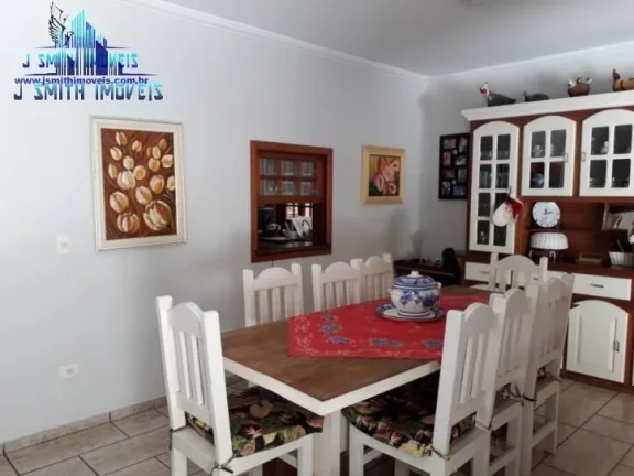 Imagem CASA 4 SUÍTES AMPLAS, PISCINA, 6 VAGAS, PAISAGISMO. COND. SP II