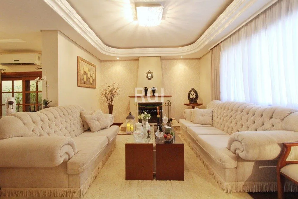 Imagem Casa para Venda - 250m², 3 dormitórios, sendo 1 suites, Teresópolis
