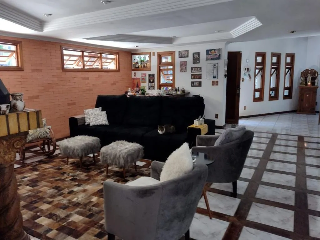 Imagem Linda Casa 4 Dormitórios Piscina, Churrasqueira, 4 Vagas Bairro Guarujá