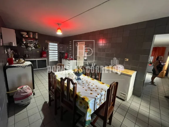 Imagem Ampla Casa com 3 Quartos e Suíte - Perfeita para Sua Família!