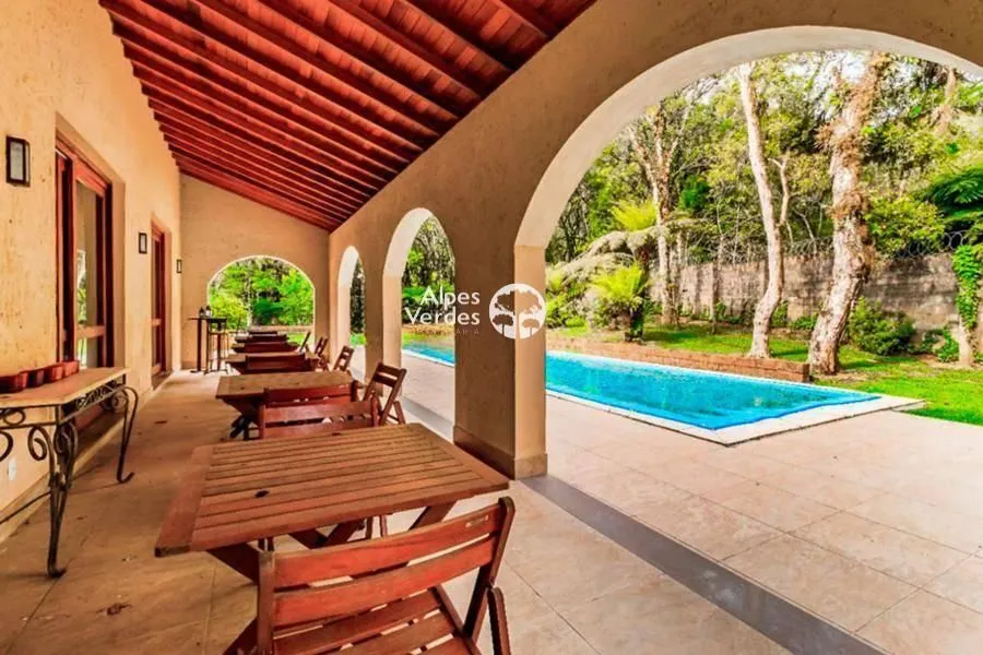 Imagem Vende-se Casa em Condominio com 4 suites a 5 minutos da Rua Coberta