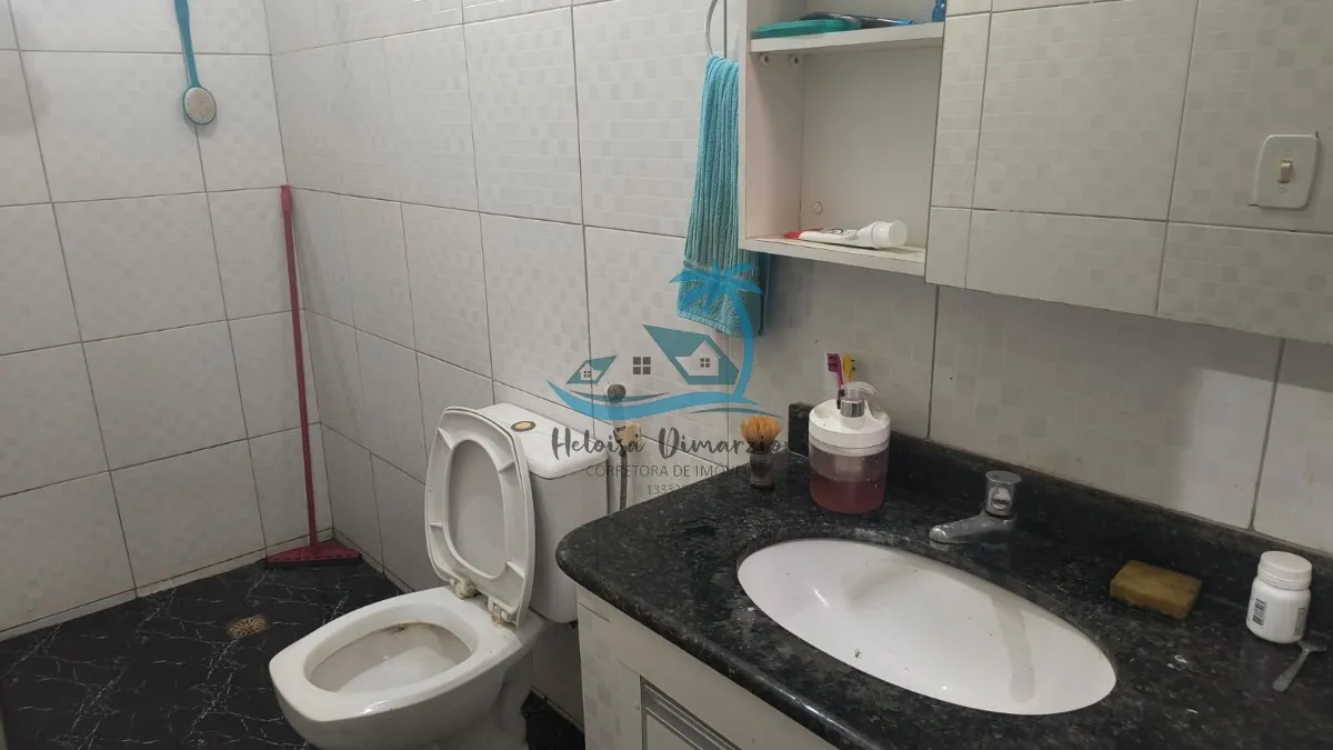 Imagem Excelente imóvel para investidor no Perequê-açu a apenas 250m do mar: 02 casas térreas, entrada por ruas separadas