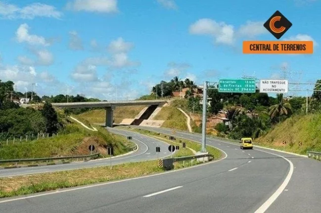 Imagem ÁREA NA VIA METROPOLITANA DE LAURO DE FREITAS
