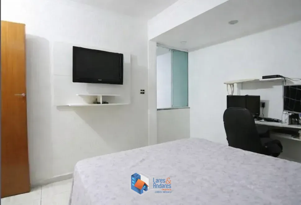Imagem Sobrado para venda em Chácara Inglesa com 3 quartos, sendo 1 suíte, 86m²