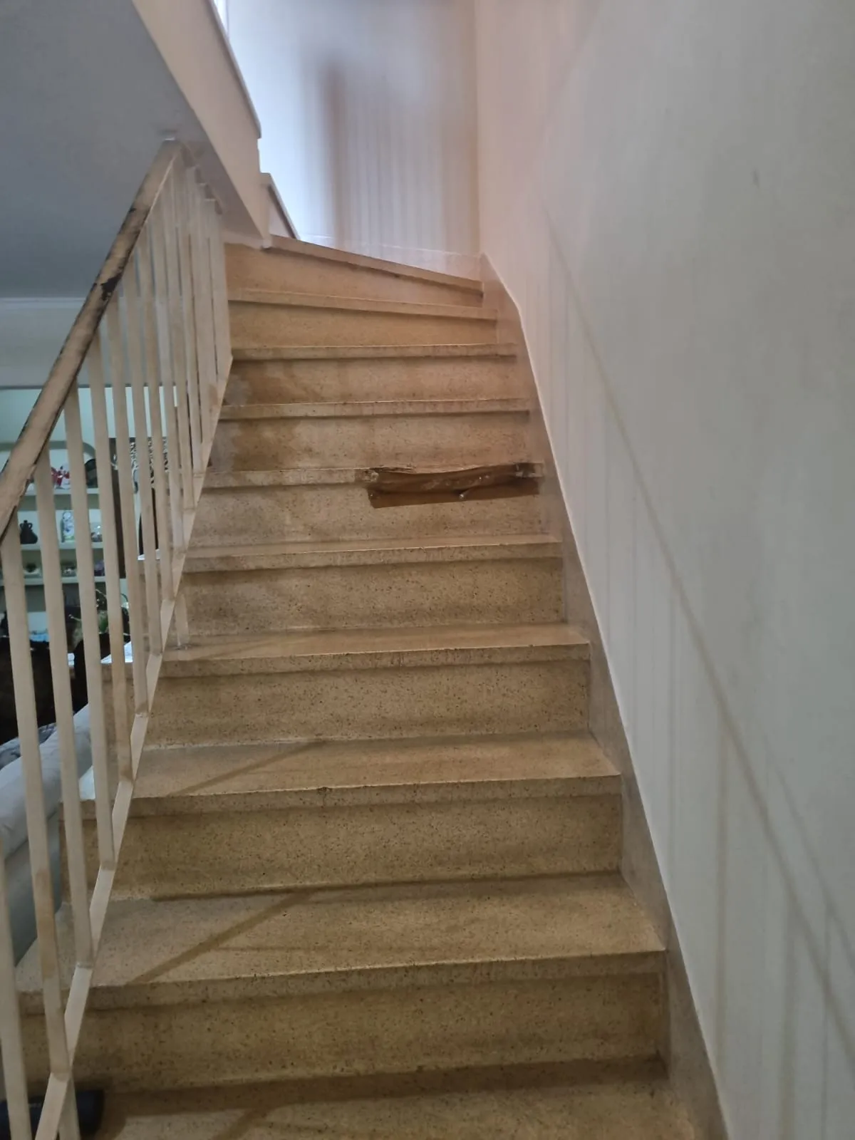 Imagem VENDO LINDO SOBRADO NO RESIDENCIAL INGAÍ COM 03 DORMITÓRIOS!