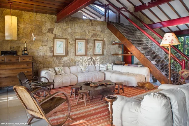 Imagem Casa Frente Mar para Venda em Armação dos Búzios / RJ no bairro Manguinhos