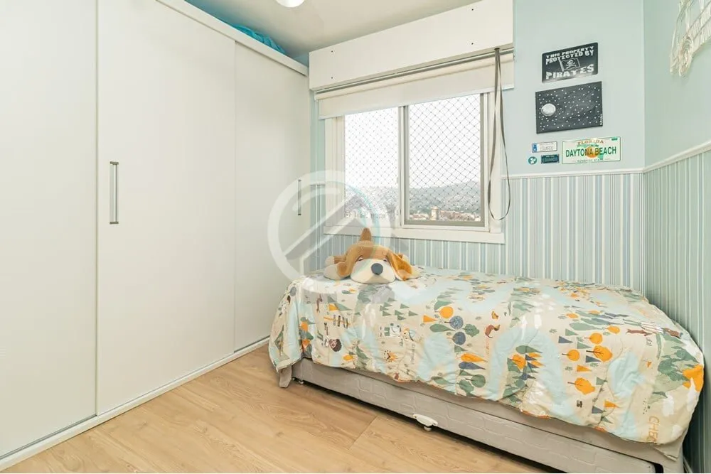 Imagem Apartamento amplo em andar alto com vista permanente e panorâmica da cidade, em rua arborizada e tr...