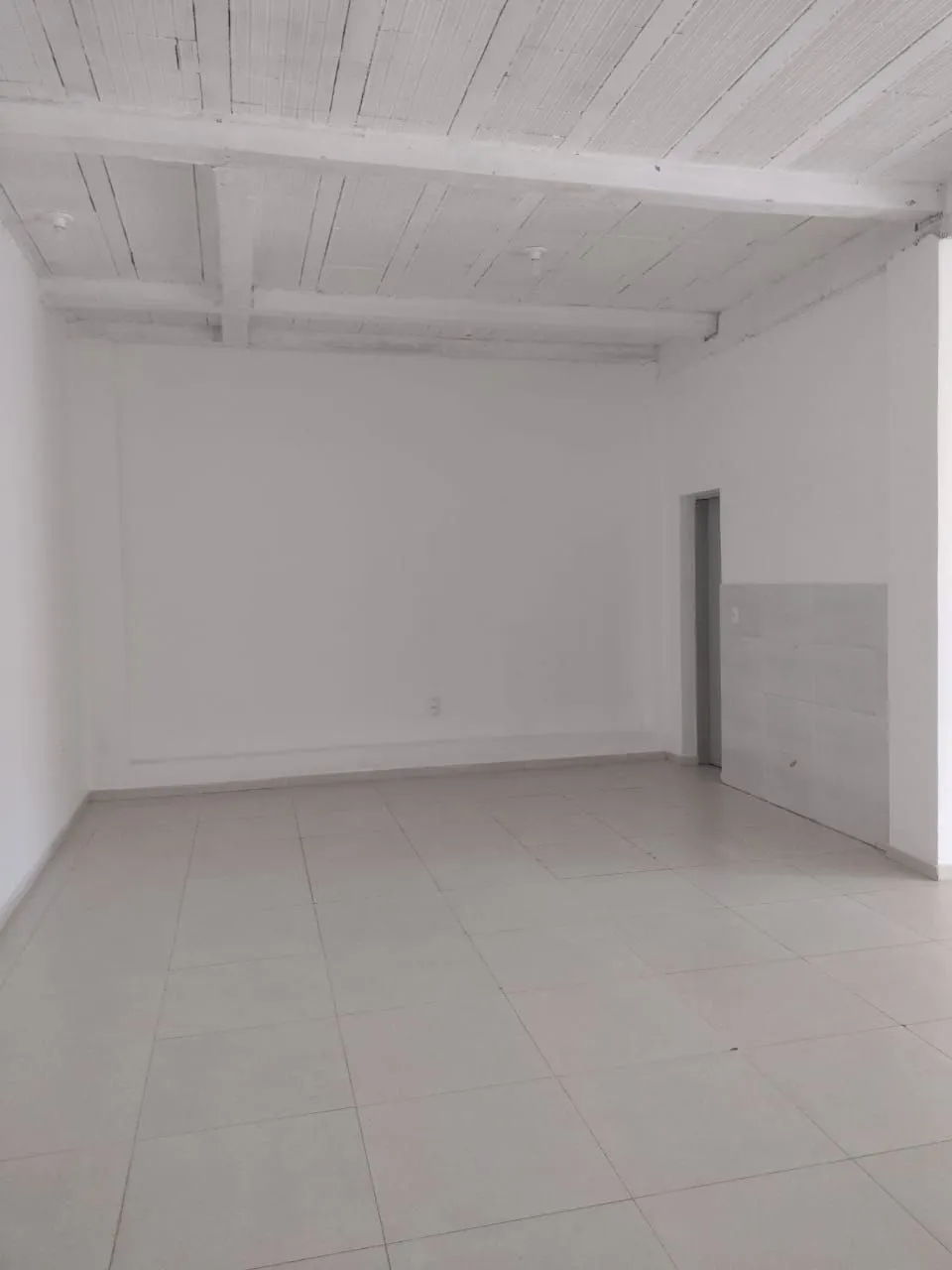 Imagem MÁFFER IMÓVEIS ALUGA - ÓTIMA LOJA COMERCIAL COM VAGA! Bairro Rio Branco - Novo Hamburgo/RS
