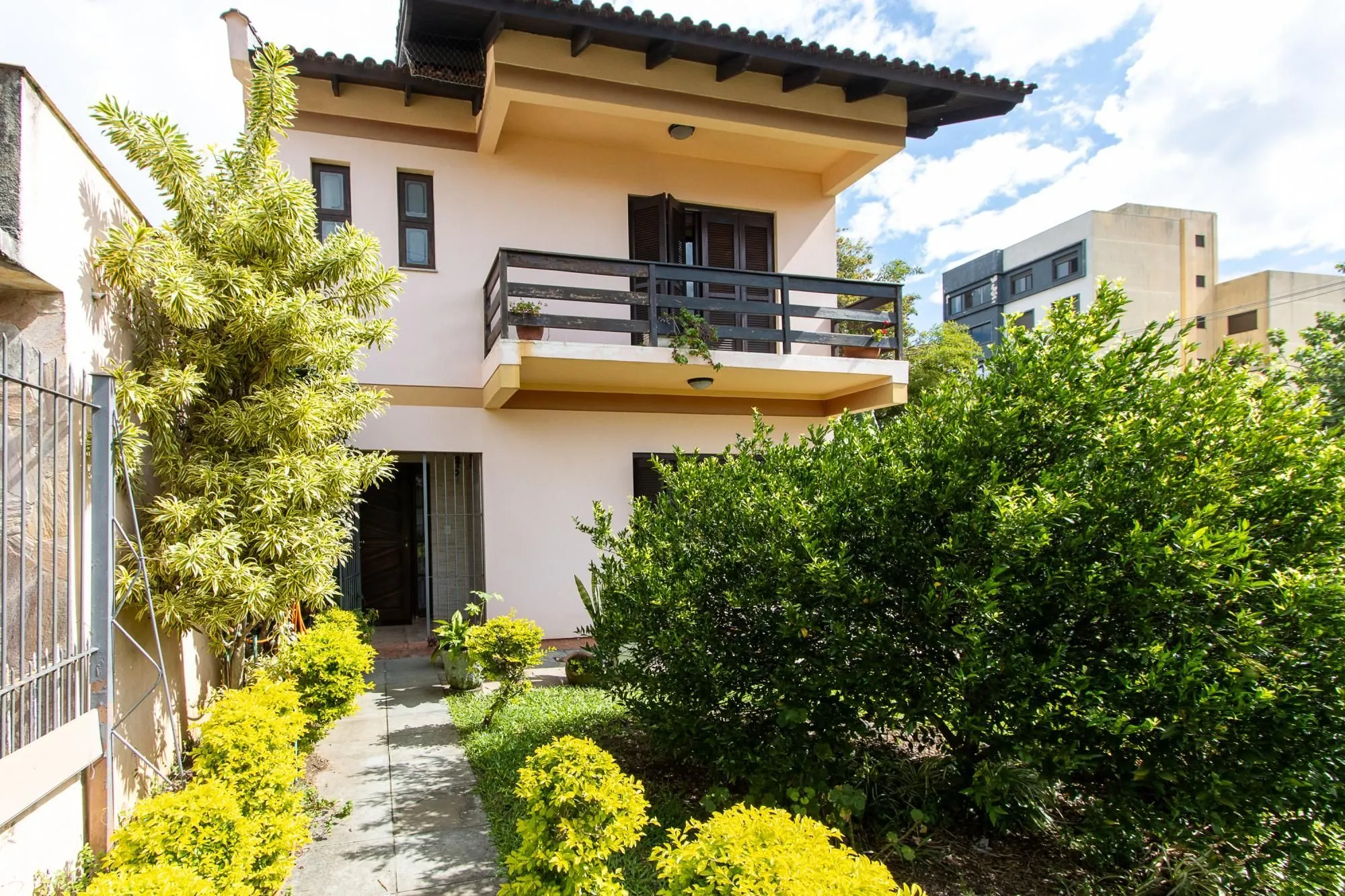 Imagem Casa Residencial ou Comercial, com 3 quartos (1 suite), 229m² privativos - Bairro Tristeza