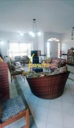 Imagem Sobrado em Capão Novo, com 06 dormitórios sendo duas suítes