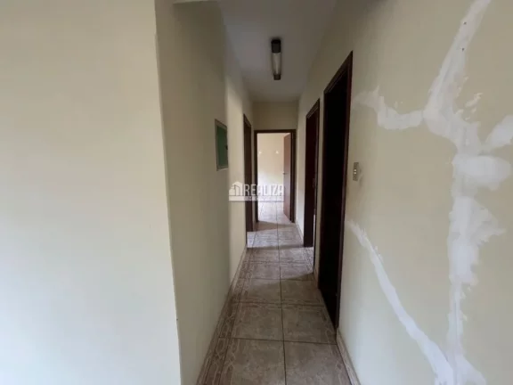 Imagem Casa de 3 dormitórios à venda no bairro Fabrício em Uberaba