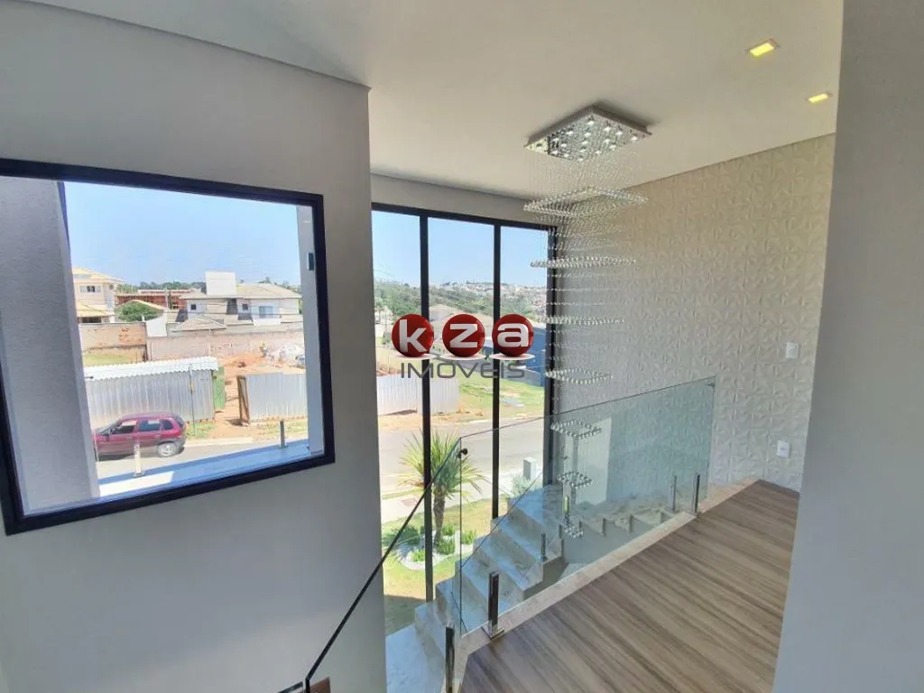 Imagem Imóvel de Luxo à Venda em Valinhos-SP: Casa de 4 quartos, 4 suítes com 330m² no Condomínio Residencial Querência.