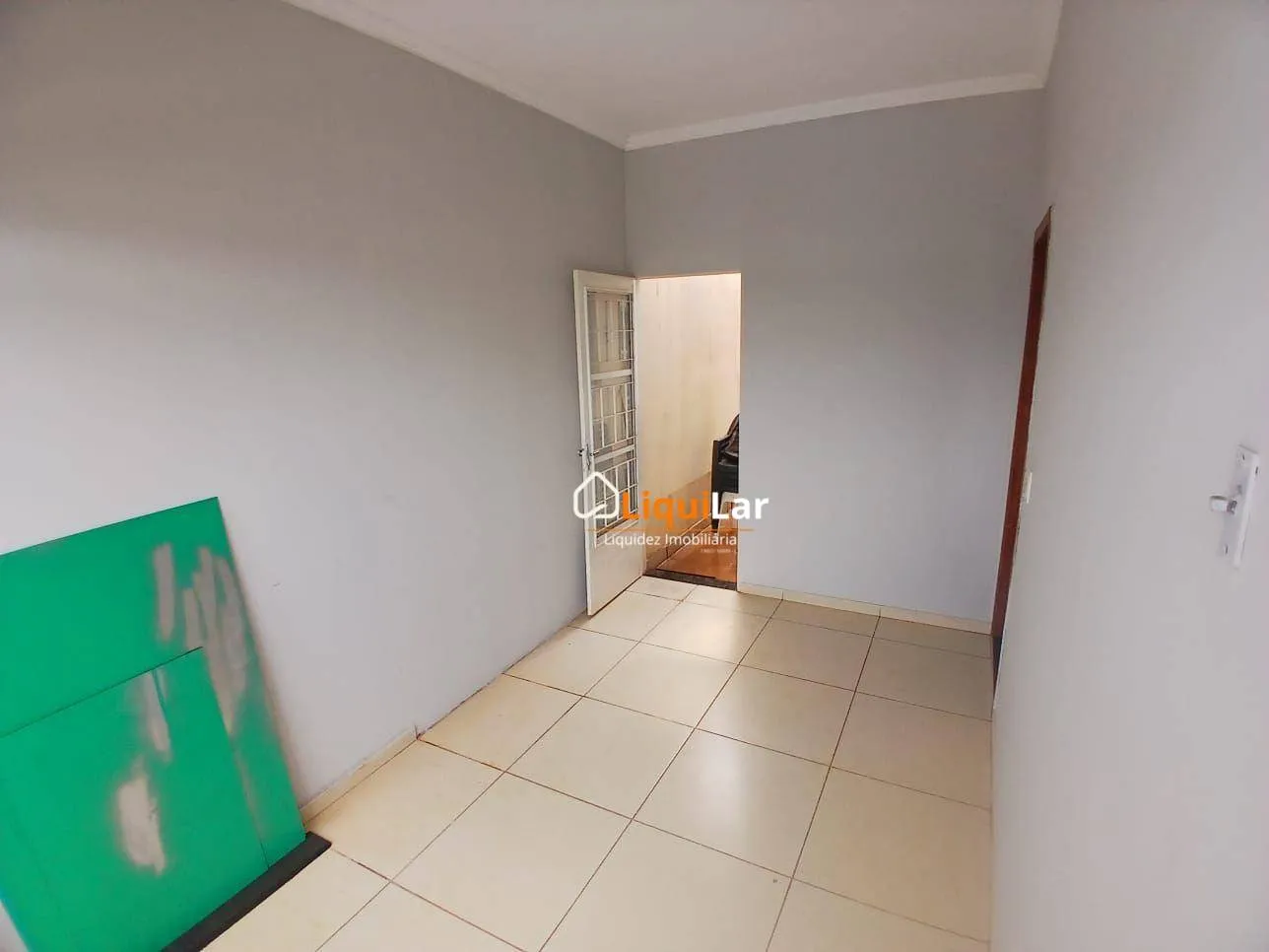 Imagem Casa à Venda Próxima à Avenida Lúdio Martins Coelho com Suíte, Energia Fotovoltaica e Acabamento de Primeira