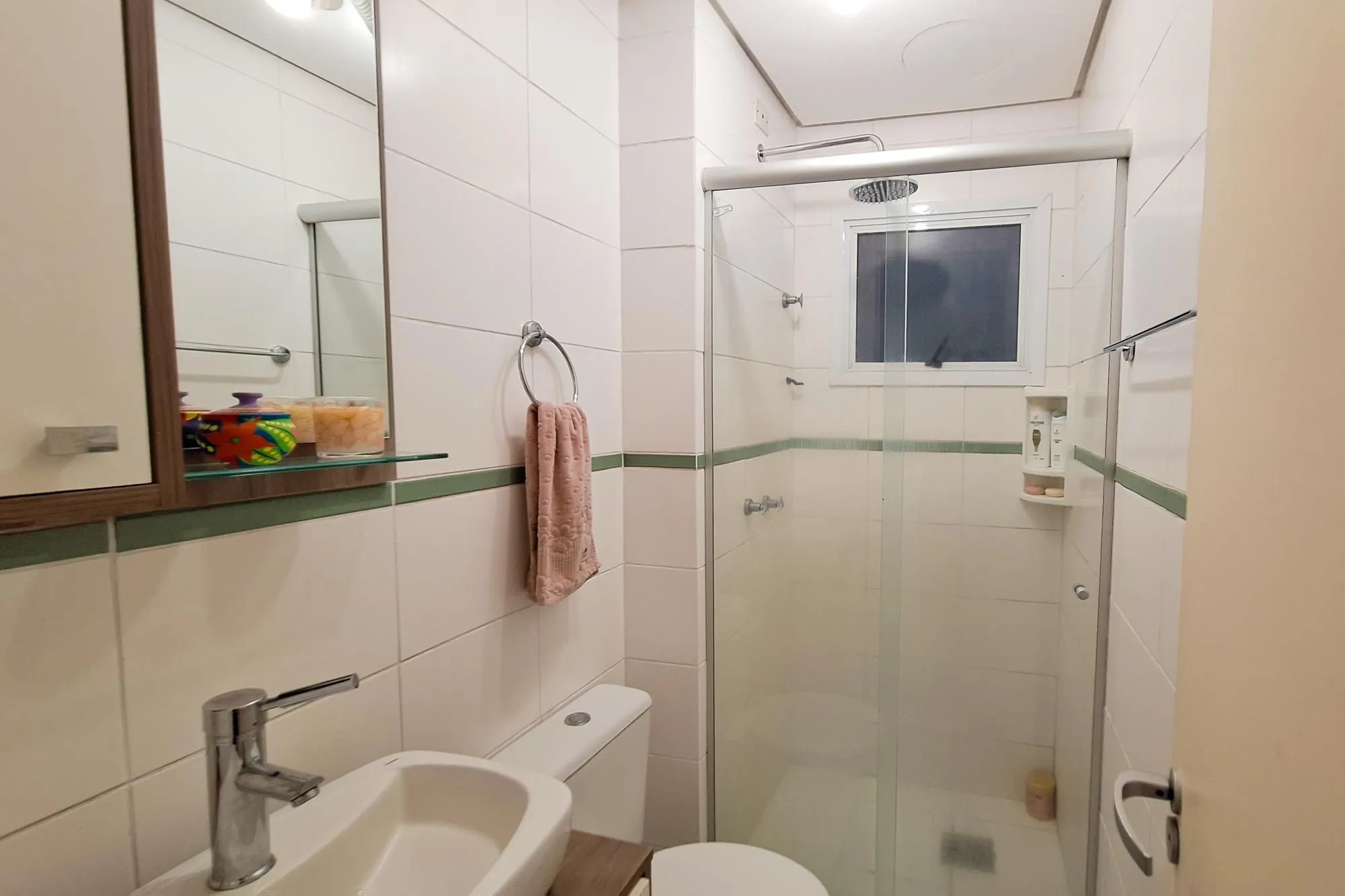 Imagem Belíssimo Apartamento com 3 dormitórios e 1 vaga de garagem no bairro Aberta dos Morros, zona sul de Porto Alegre.