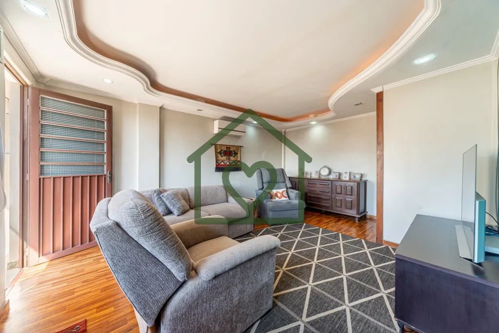 Imagem Casa Residencial com 3 pavimentos no bairro Sarandi com 290m² distribuída da seguinte maneira: 2 l...