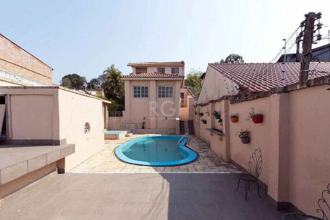 Imagem Casa para Venda - 320m², 5 dormitórios, sendo 2 suites, 3 vagas - Tristeza