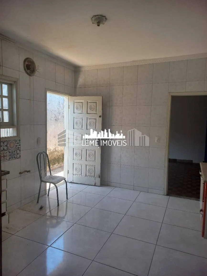 Imagem CASA COM "04" (QUATRO) CÔMODOS, UTILIZE O FGTS!!!