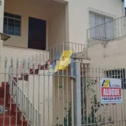 Imagem Casa Espaçosa com Edícula e Ambientes Independentes - Excelente Local.
