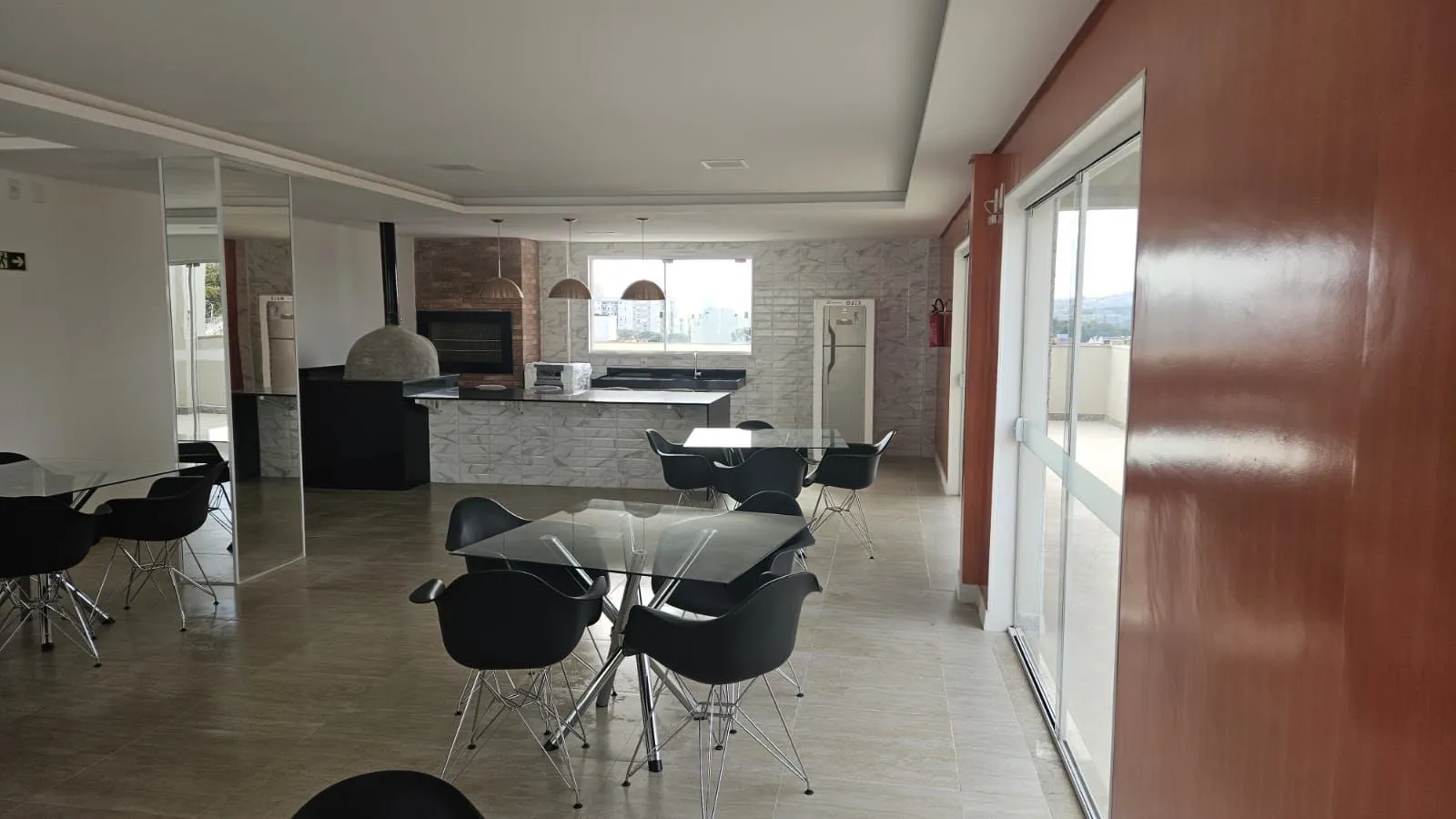 Imagem Apartamento 2 dormitórios , suíte , sacada com churrasqueira , 1 vaga de garagem coberta !