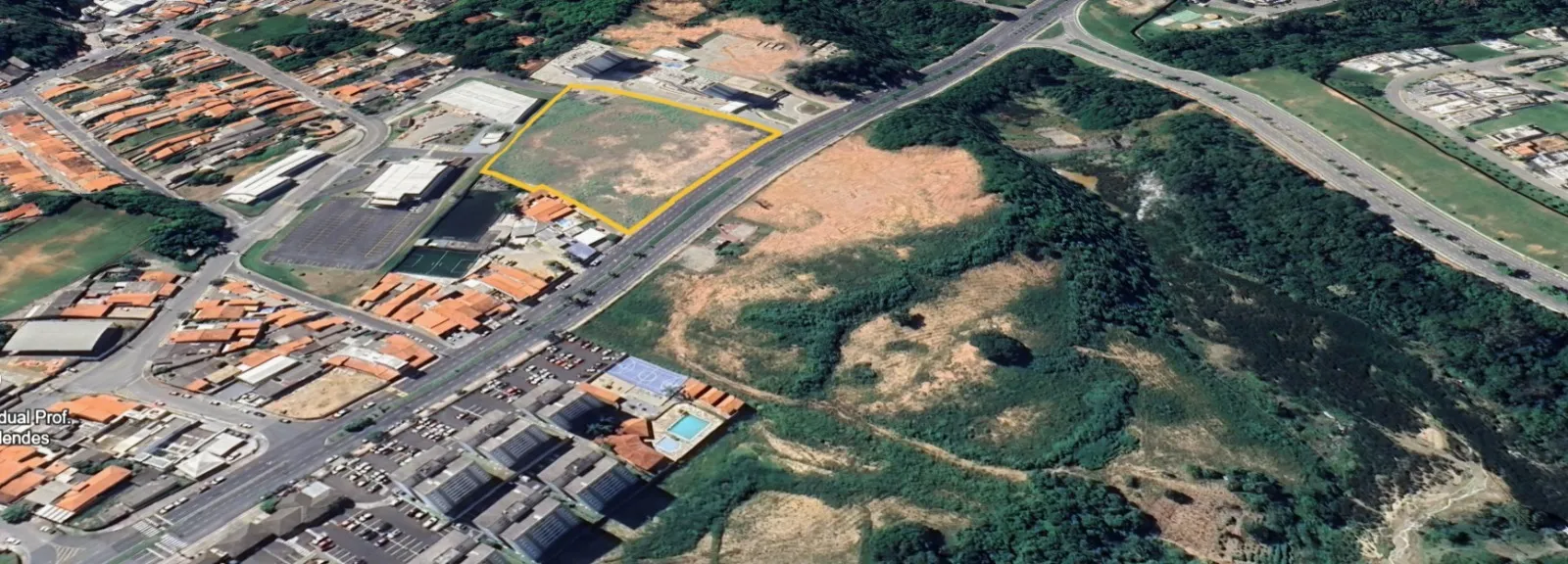 Área de 13.004m² localizada na Avenida Rogério Cassola, com características excepcionais para desenvolvimento imobiliário ou comerciais em ITAPEVA, VOTORANTIM - SP