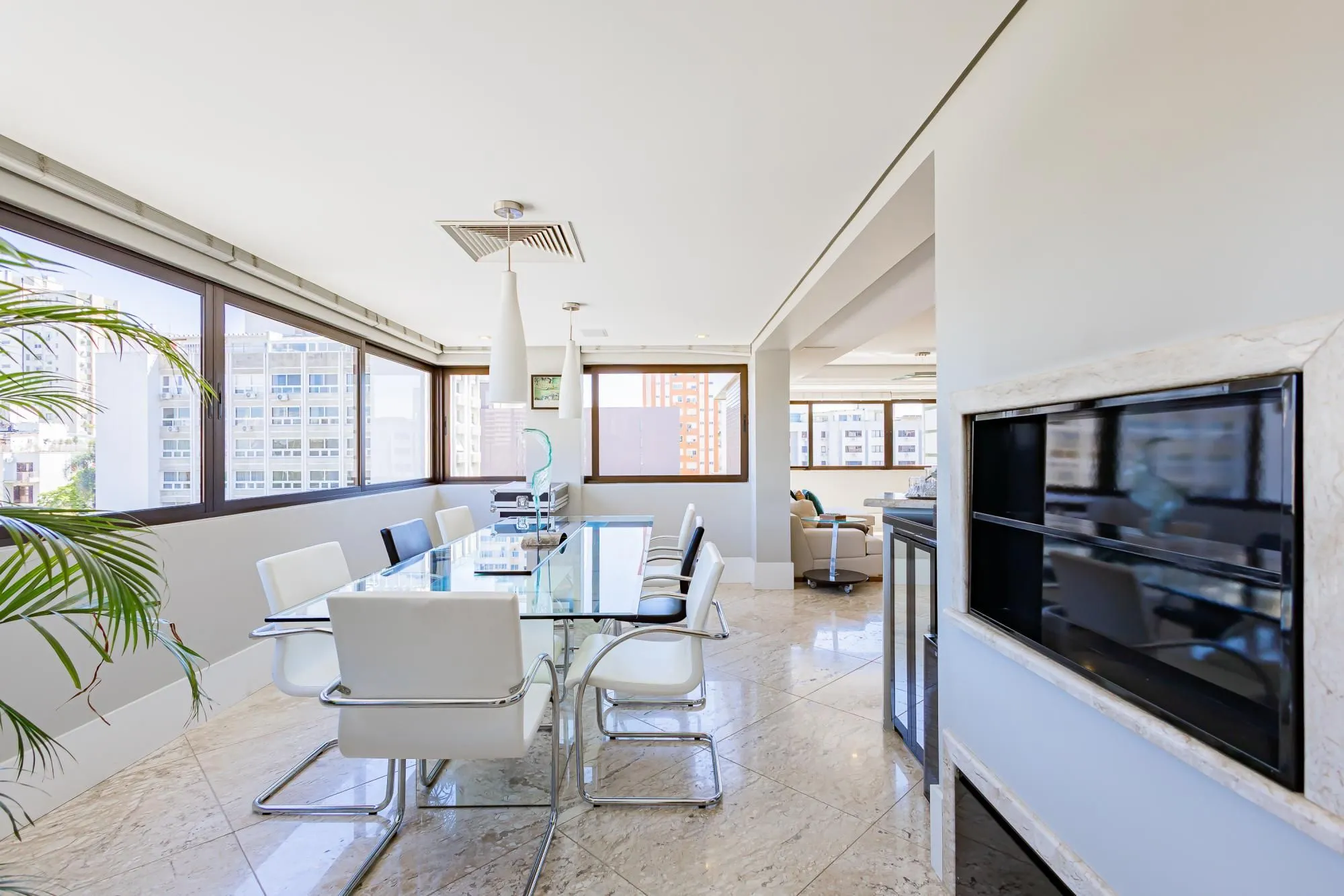 Imagem Espetacular apartamento 3 suítes 3 vagas com infra completa no Moinhos de Vento