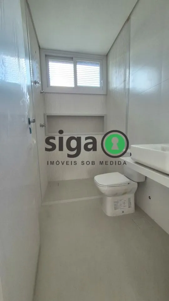Imagem CASA EM CONDOMINIO COM 4 QUARTOS SENDO SUITES