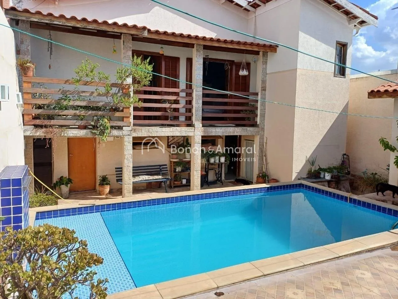 Imagem Casa com 4 Quartos e 6 banheiros à Venda, 240 m² por R$ 960.000