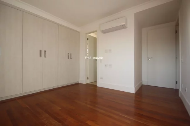 Imagem Cobertura À Venda no bairro Santa Cecília com 4 suítes, 2 salas, 3 banheiros, 4 vagas, 450m².