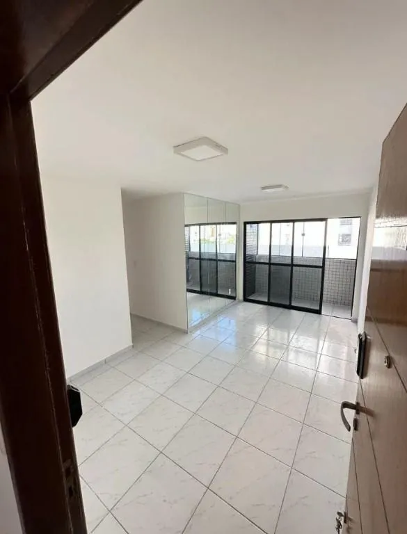 Imagem Apartamento em Tambauzinho com 2 quartos, varanda e lazer na cobertura, ideal para morar ou investir perto das praias de João Pessoa.