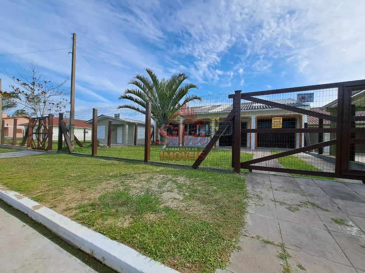 Imagem C143 | Casa 3 dormitórios com churrasqueira a 300m do mar