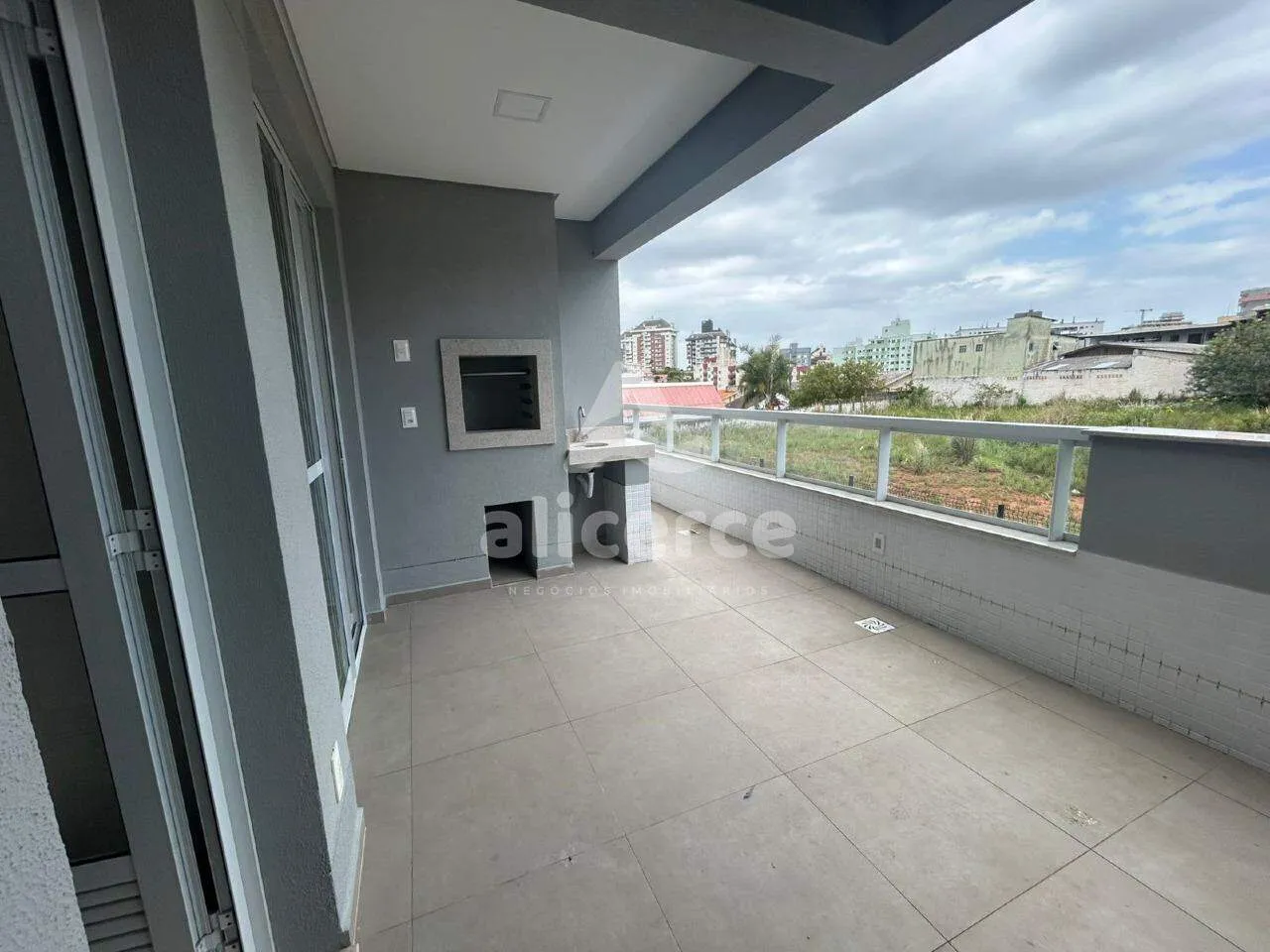 Imagem Apartamento Garden à venda com 3 quartos 1 suíte, 84,64m² em Capoeiras Florianópolis