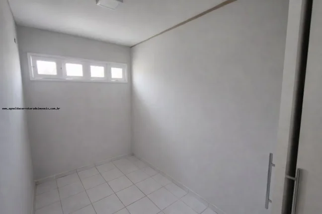 Imagem Casa para Venda em Natal, Pitimbu, 4 dormitórios, 1 suíte, 2 banheiros, 3 vagas