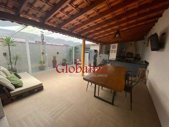 Foto do imóvel Casa Triplex com 3 suítes e 2 vagas no bairro Embaré em Santos por R$ 1.299.000,00