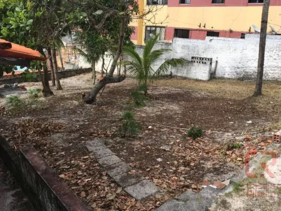 Imagem Casa para Venda em Salvador, Itapuã, 3 dormitórios, 1 suíte, 3 banheiros, 4 vagas