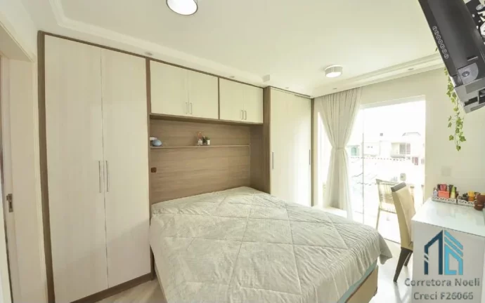 Imagem Sobrado lindo, Semi mobiliado, 03 quartos c/suíte, área gourmet, no Xaxim em Curitiba - PR