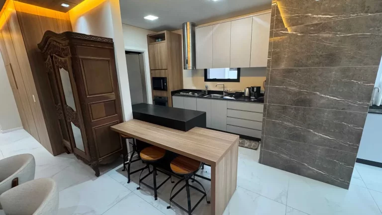 Imagem Apartamento com 3 dormitórios sendo 2 suítes e 2 vagas de garagem em Meia Praia Itapema/SC