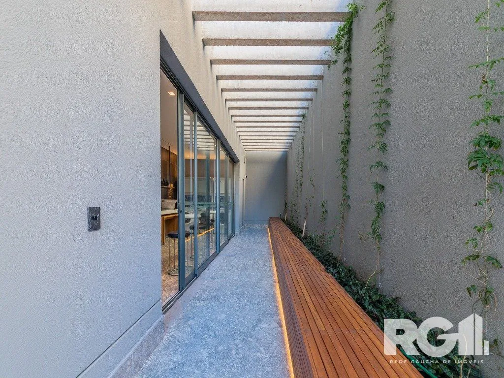Imagem Loft de alto padrão construtivo no bairro Moinhos de Vento, planta de 29,60 m2 privativos com porcelanato, forro em gesso e aberturas em alumínio com vidros duplos.