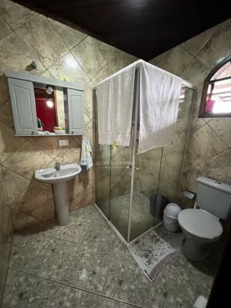 Imagem Sobrado com piscina para Venda em Guaratuba, ótima localização! rua asfaltada! Venha conferir!!