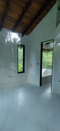 Imagem CASA AMPLA AREJADA E BEM ILUMINADA ,INSERIDA NA MATA ATLANTICA COM 2 PAVIMENTOS TERRENO DE 2000MT A 10 MINUTOS DE CAMBURY/BALEIA