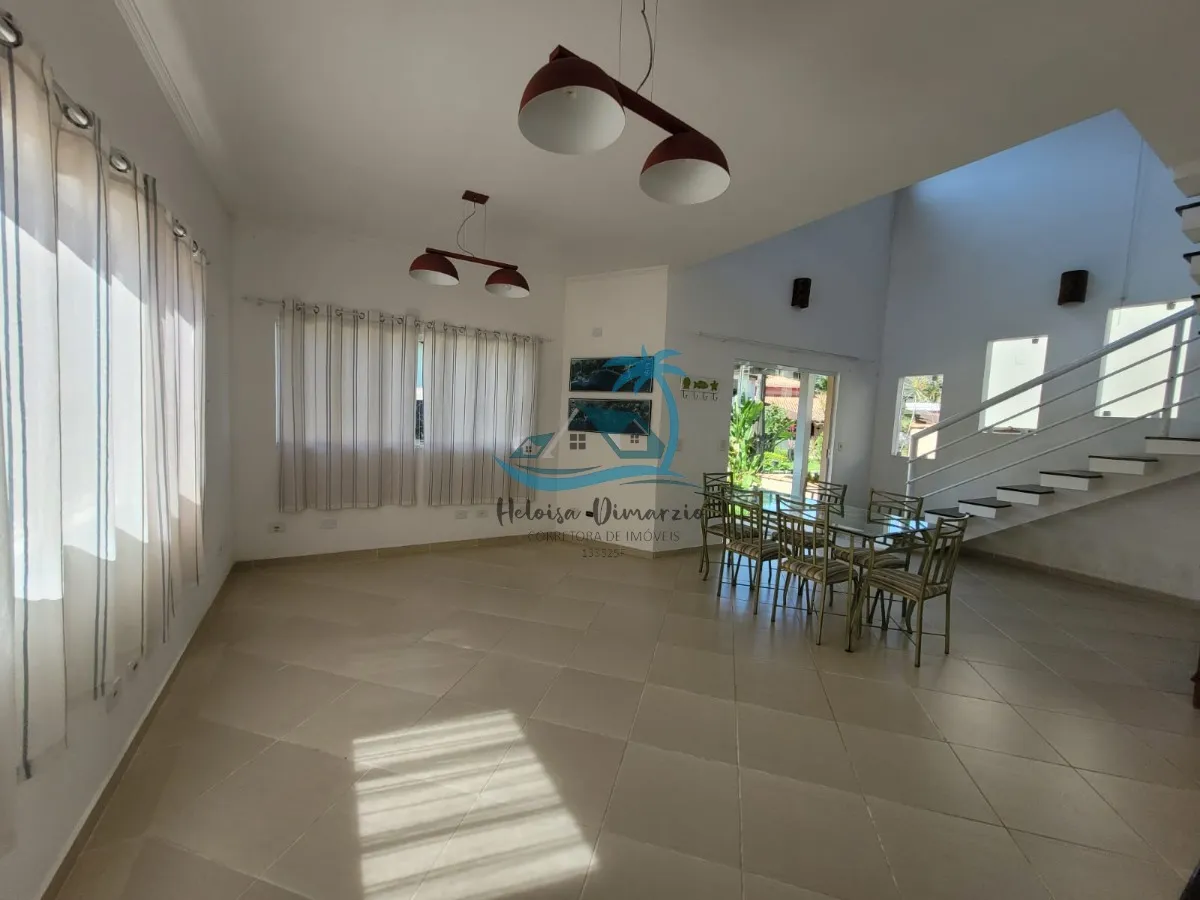 Imagem Belíssima casa com 3 dormitórios a venda em condomínio fechado em Ubatuba.