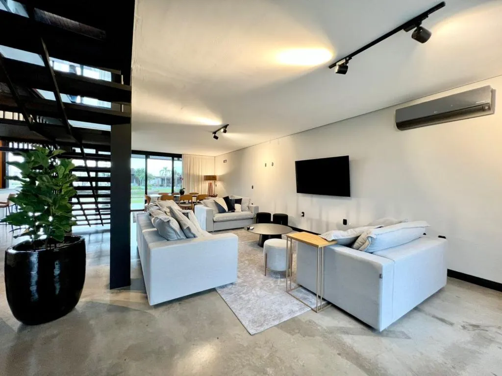 Imagem Casa em Condominio 4 Dormitórios - Bairro --