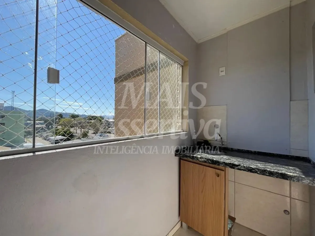 Imagem Excelente apartamento à venda - 3 Dormitórios, semi mobiliado e com sacada!