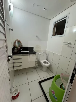 Imagem Casa em Condomínio de Luxo em Cuiabá-MT - 3 Quartos, 1 Suíte, 3 Salas, 2 Banheiros, 2 Vagas de Garagem - 158m². Venha Conferir!